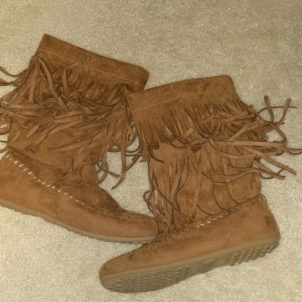 Fringe boots